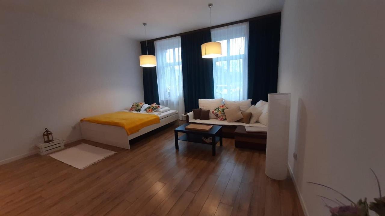Apartament Jednosci 46 *